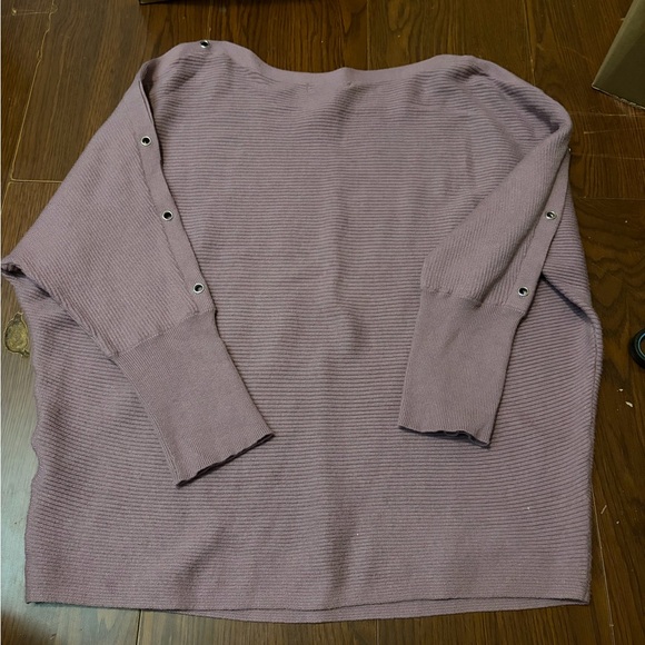 Women's top - Picture 3 of 3